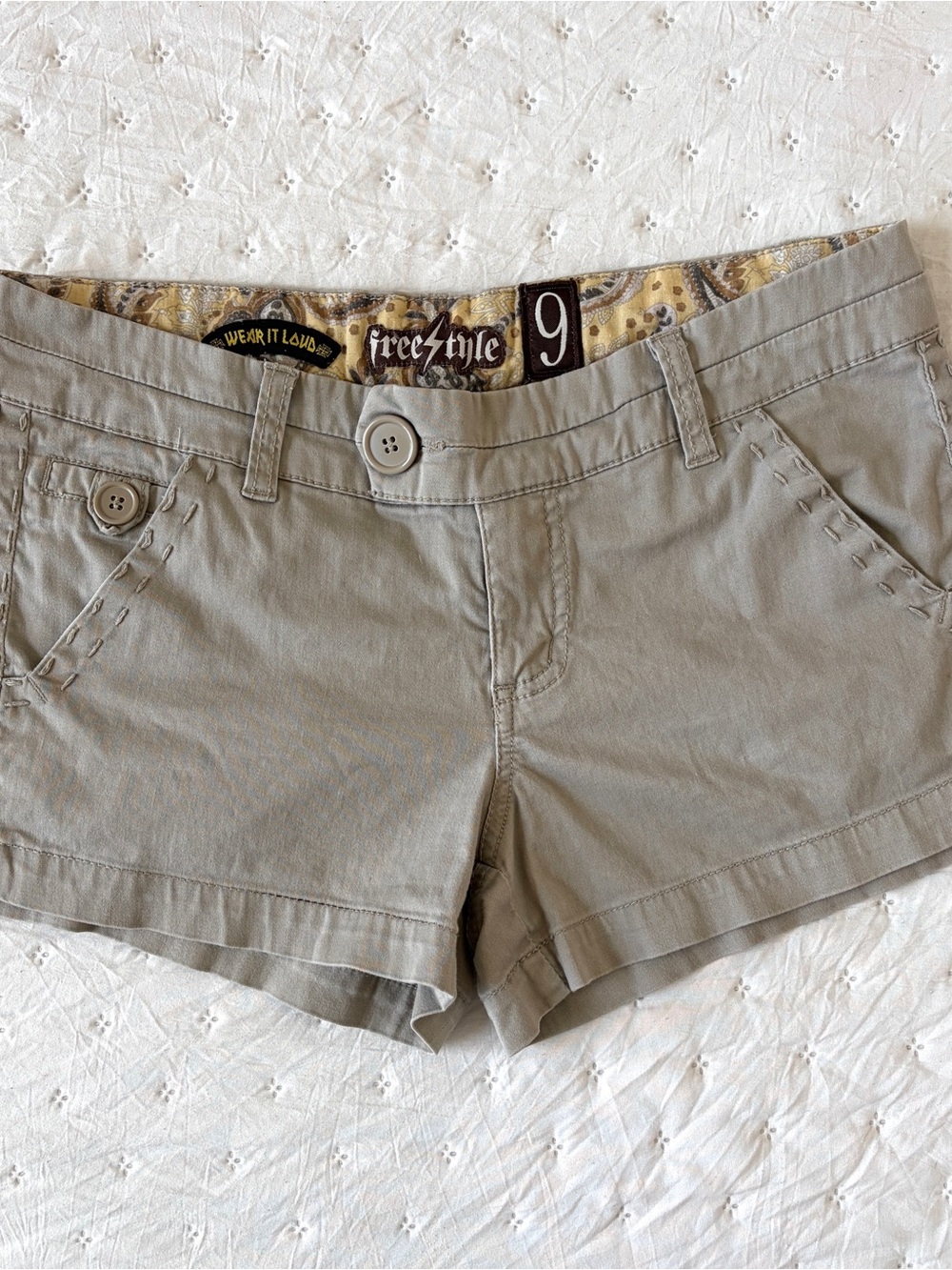 Y2K Vintage Authentic 2000s FreeStyle Women's Khaki Cotton Blend Shorts - Size 9